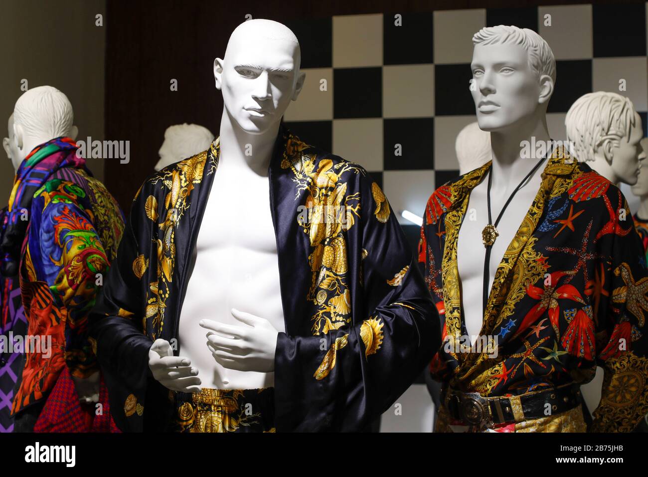 Blick auf die Retrospektive Gianni Versace in Berlin, 05.02.2018. Versace  stellte 1994 zum ersten Mal in Berlin aus. Drei Jahre später wurde er in  Florida ermordet. 20 Jahre nach seinem Tod soll