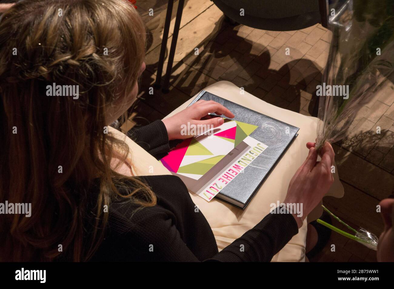 Jugendweihungszeremonie -Fotos und -Bildmaterial in hoher Auflösung – Alamy