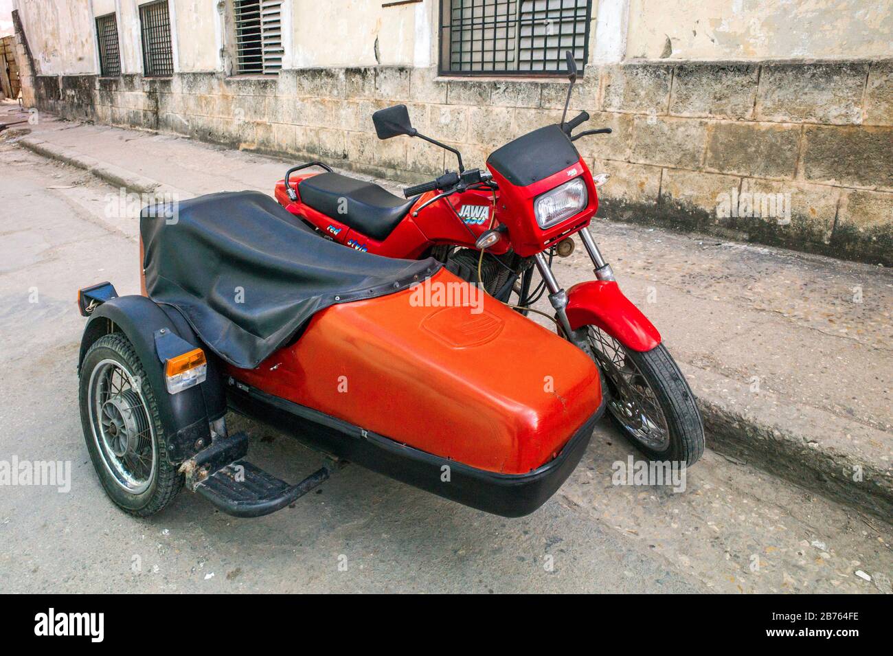 Kuba, Havanna, 18.02.2016. Tschechisches Motorrad mit Jawa 350-Team am  18.02.2016 in Havanna. [Automatisierte Übersetzung] Stockfotografie - Alamy