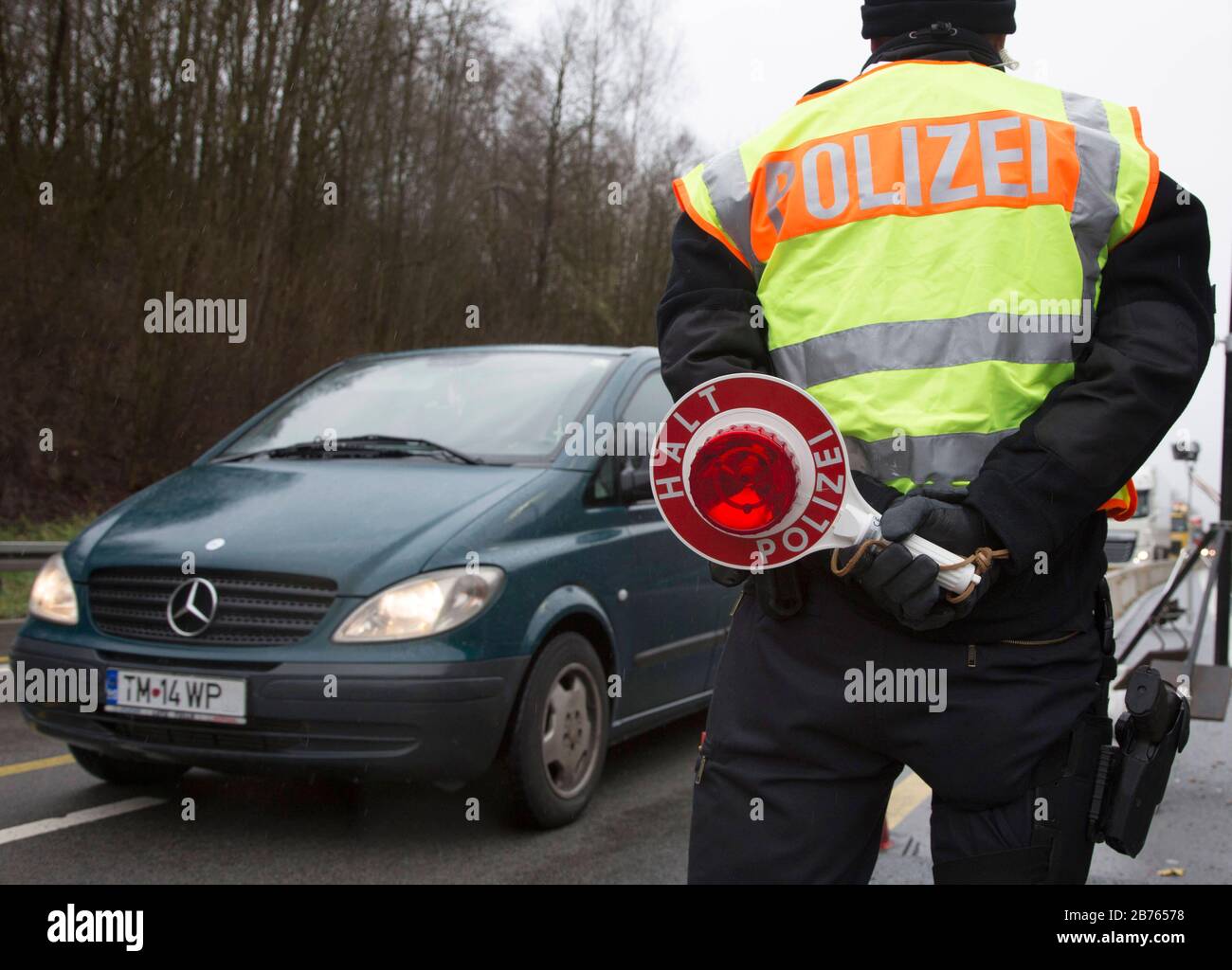 Polizeikelle -Fotos und -Bildmaterial in hoher Auflösung – Alamy