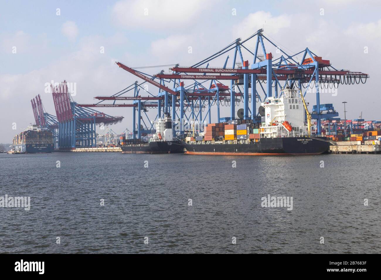 Hamburg, 11.02.2014 je - Containerschiffe werden in Burchardkai im Hamburger Hafen geangelt. [Automatisierte Übersetzung] Stockfoto
