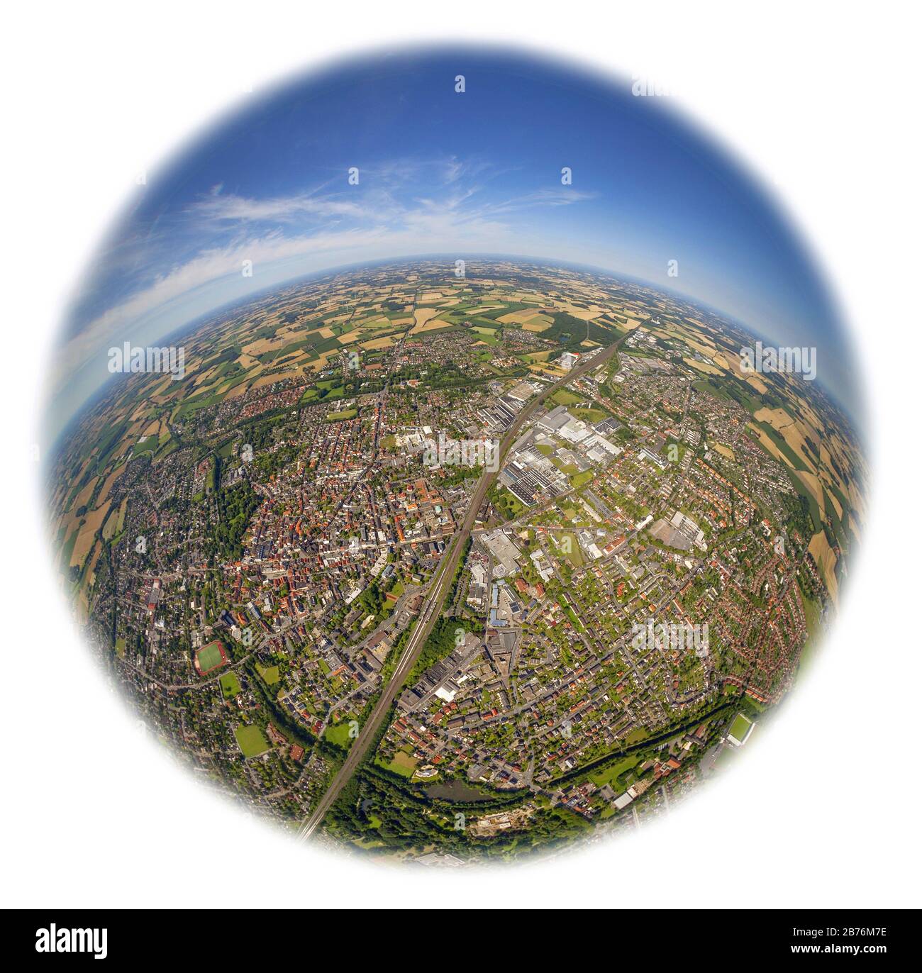 , Innenstadt von Ahlen mit Bahnhof, 01.08.2012, Luftbild, Deutschland, Nordrhein-Westfalen, Münsterland, Ahlen Stockfoto