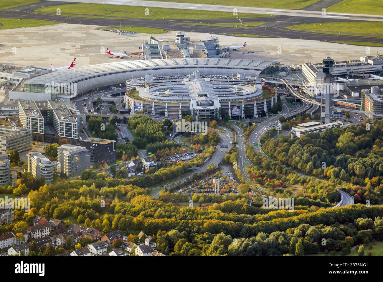 , internationaler Flughafen Düsseldorf, 10.10.2012, Luftbild, Deutschland, Nordrhein-Westfalen, Niederrhein, Düsseldorf Stockfoto