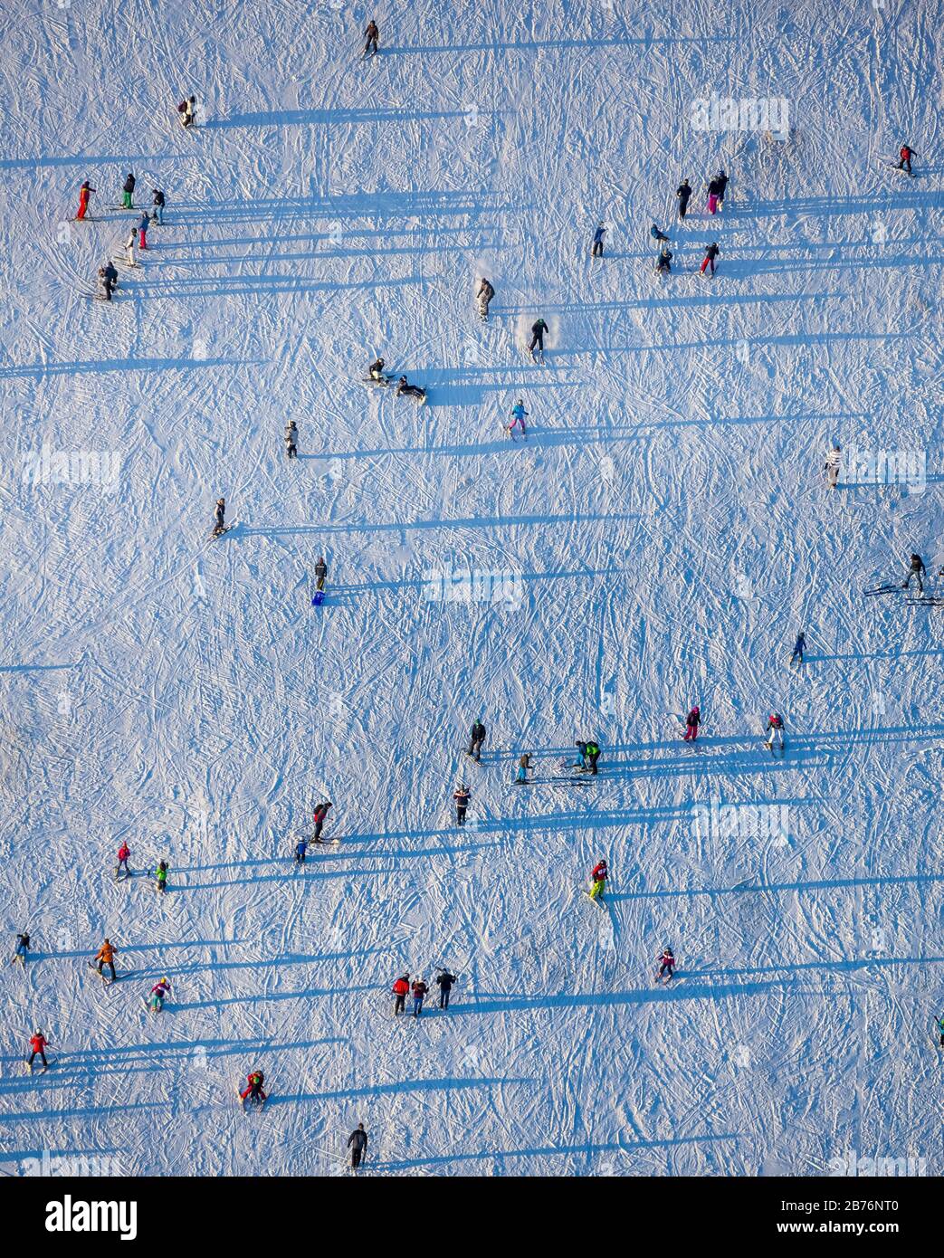 , Snowy-Skipisten und Abfahrtski in den Wintersportgebieten Winterberg, 28.12.2014, Luftbild, Deutschland, Nordrhein-Westfalen, Winterberg Stockfoto