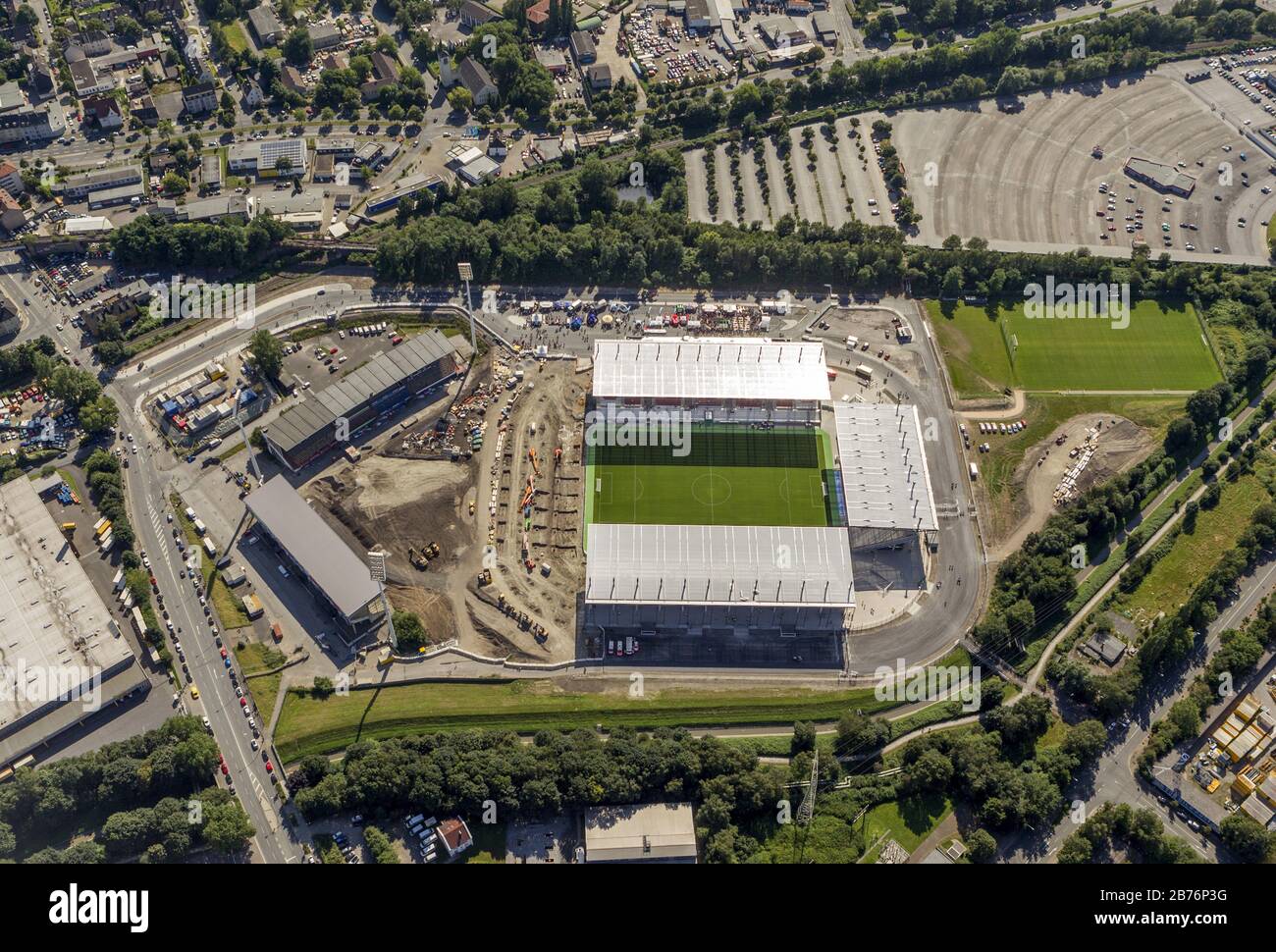 , Neubau des RW-Stadions in der Hafenstraße in Essen, Fußballplatz Rot-Weiss-Essen, 12.08.2012, Luftaufnahme, Deutschland, Nordrhein-Westfalen, Ruhrgebiet, Essen Stockfoto