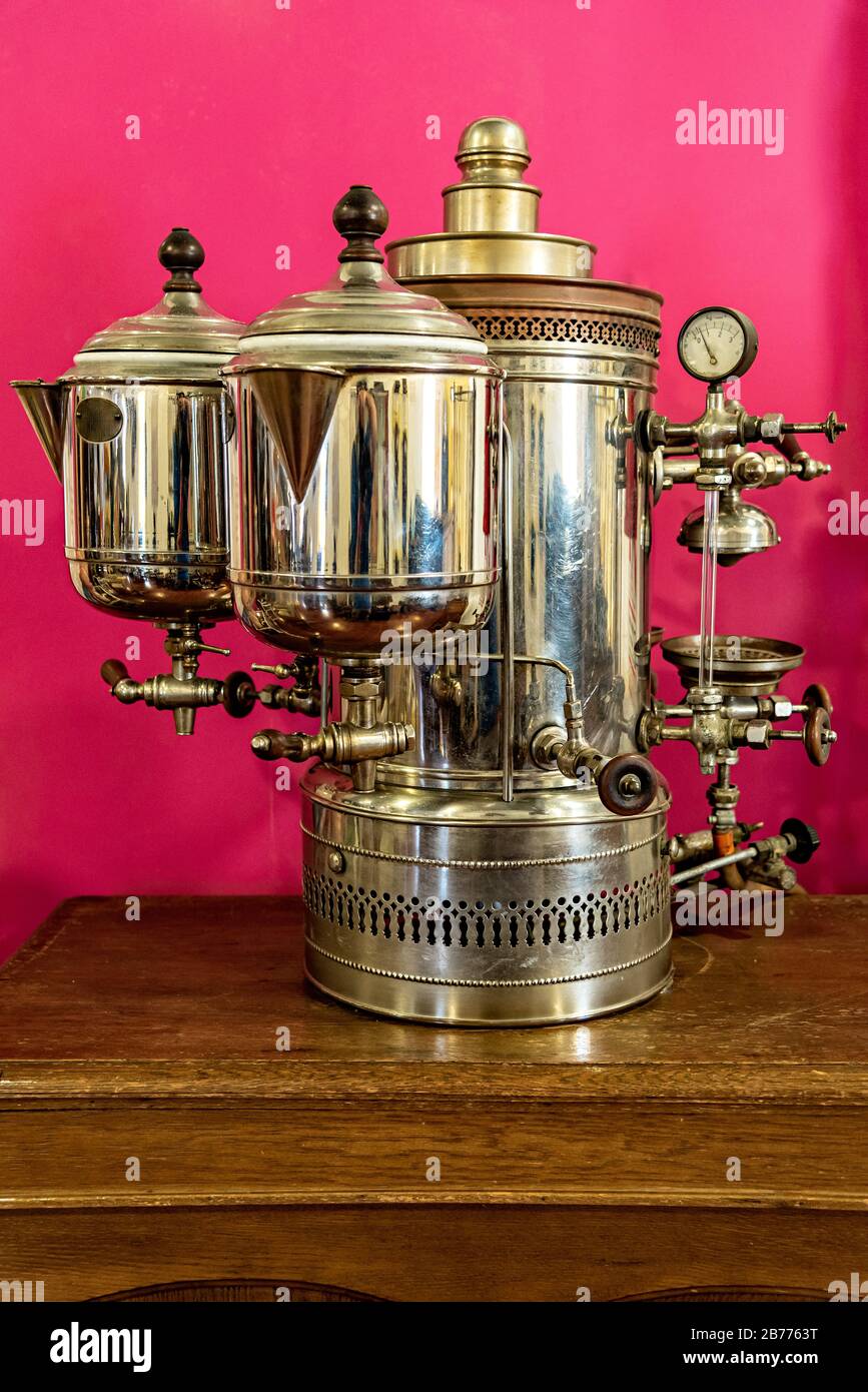 Antike kaffeemaschine -Fotos und -Bildmaterial in hoher Auflösung – Alamy