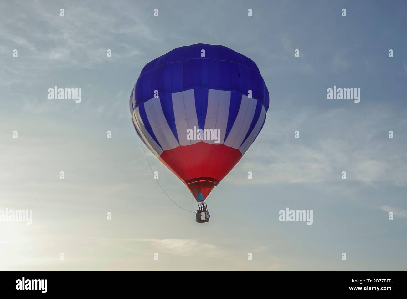 Ein Heißluftballon Festival bietet Gleitschirme, Heißluftballons und andere Formen von Lufttransporten. Der Heißluftballon Start ist das wichtigste Ereignis. Stockfoto