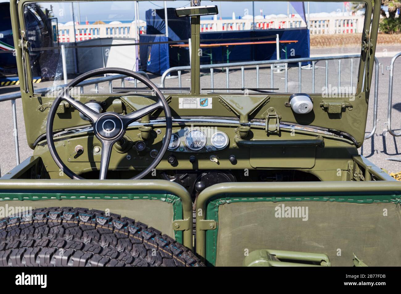 ROM, Italien - 21. Juli 2019: ROM Capital Rally Event, eine Ausstellung von Oldtimern mit wunderschönem Interieur und Armaturenbrett des Geländewagen Modus Stockfoto