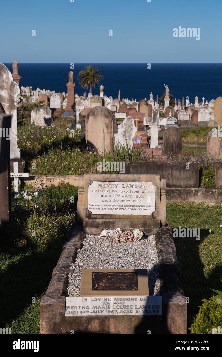 Die Waverley Cemetry ist eine unter Denkmalschutz stehende Cemetrie auf den Klippen in Bronte in den östlichen Vororten von Sydney, NSW, Australien. Die Küstenwanderung wa Stockfoto