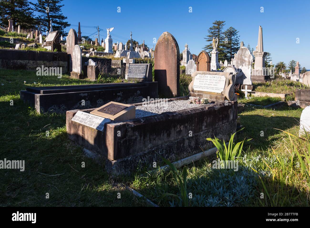 Die Waverley Cemetry ist eine unter Denkmalschutz stehende Cemetrie auf den Klippen in Bronte in den östlichen Vororten von Sydney, NSW, Australien. Die Küstenwanderung wa Stockfoto