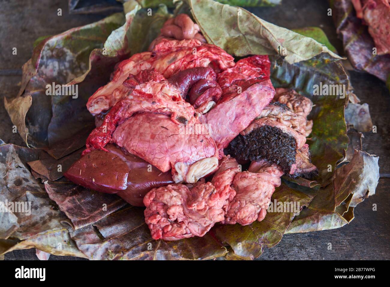 Innerhalb vom Schwein, Markt von Demoso, nahe Loikaw, Kayah-Staat, Myanmar Stockfoto