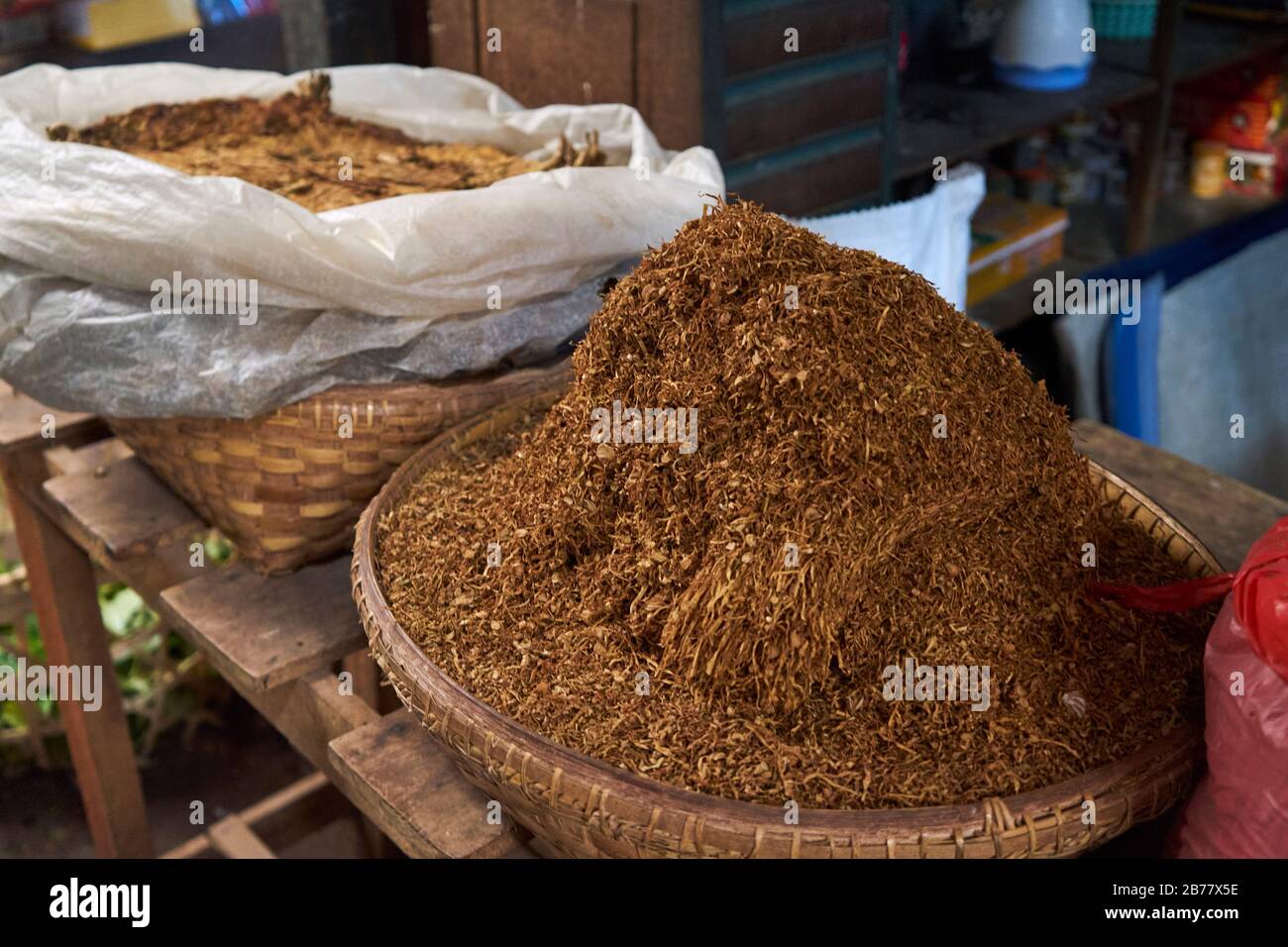 Tabak (Nicotiana), Thiri-Mingalar-Markt, Loikaw, Kayah Staat, Myanmar Stockfoto