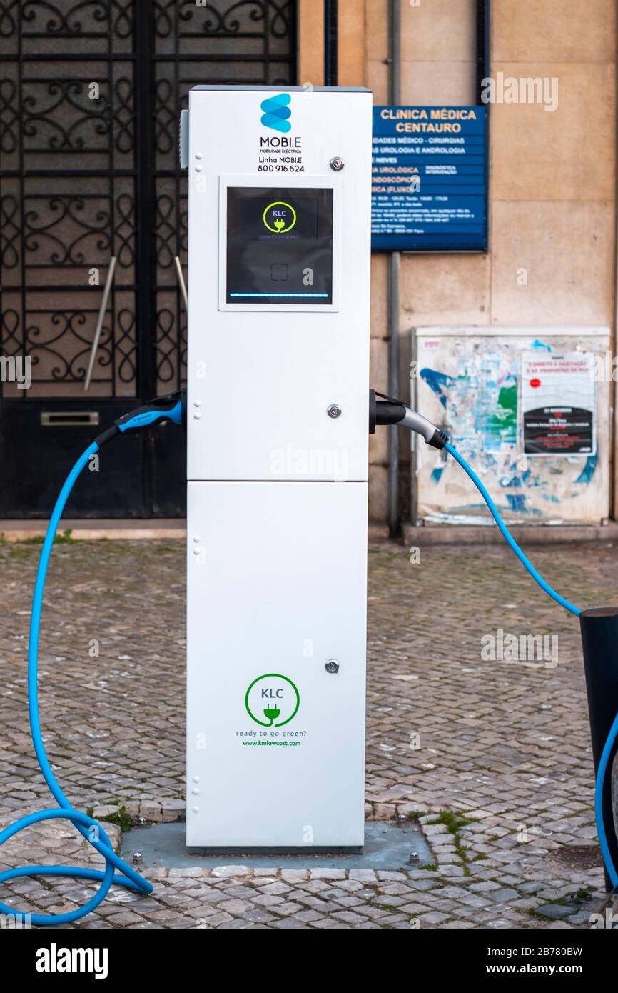 Faro, PORTUGAL: 16. FEBRUAR 2020 - Mobi.E Elektro-Ladestation für Elektroautos in der Stadt Faro. Stockfoto