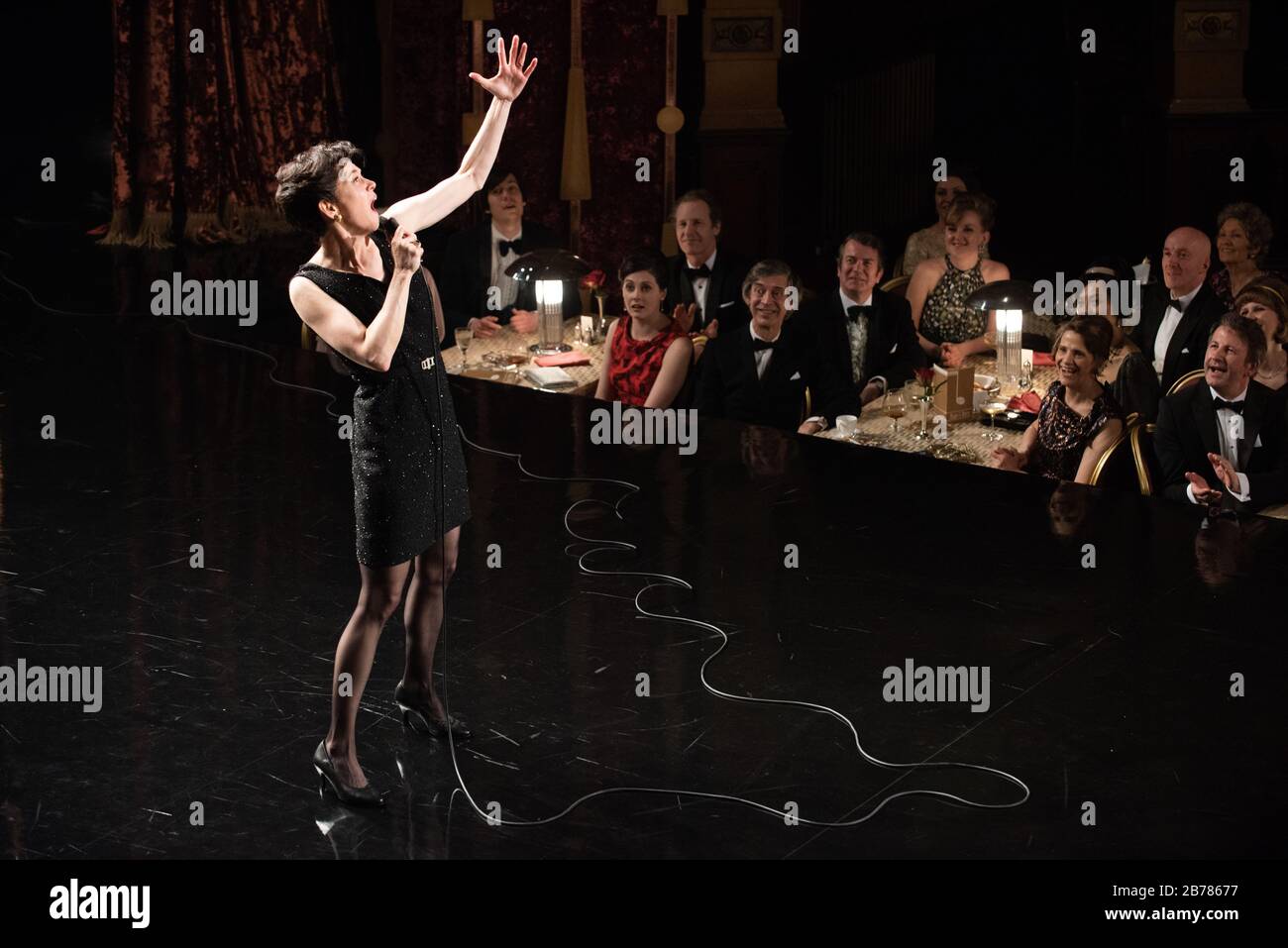 RENEE ZELLWEGER in JUDY (2019), unter der Regie von RUPERT GOOLD. Credit: Twentieth Century-Fox/Album Stockfoto