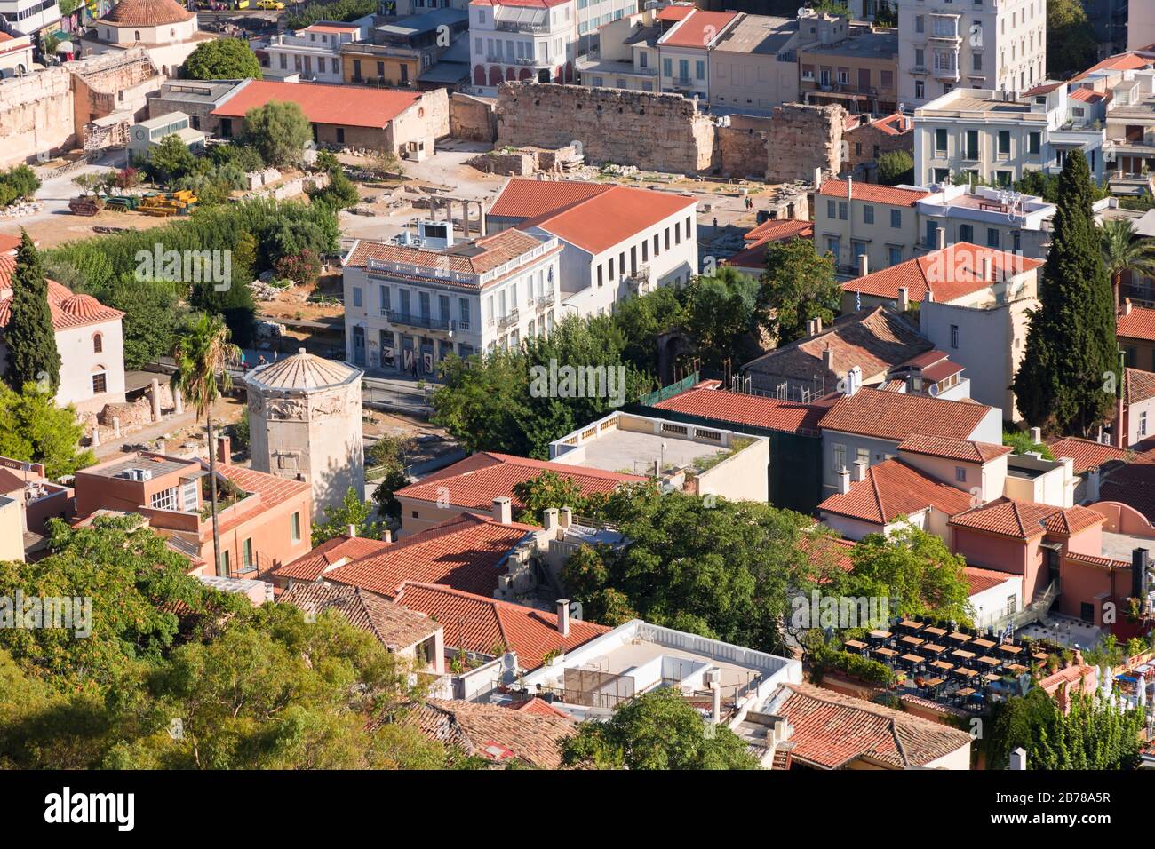 Blick auf Athen von der Akropolis. Berühmte Orte in Athen - Hauptstadt Griechenlands. Antike Denkmäler. Stockfoto