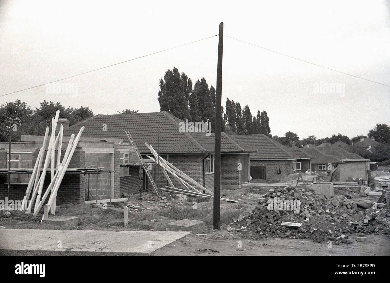 Ende der 60er Jahre, möglicherweise Anfang der 70er Jahre, wurde eine Entwicklung neuer, moderner, einstöckiger Wohnungen oder der neu erbauten, englischen und britischen, bungalows consider. Stockfoto