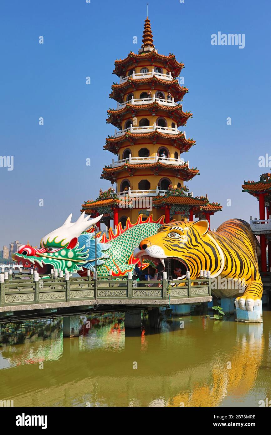 Dragon- und Tiger-Pagoden-Tempel an den Lotusteichen, Kaohsiung, Taiwan Stockfoto