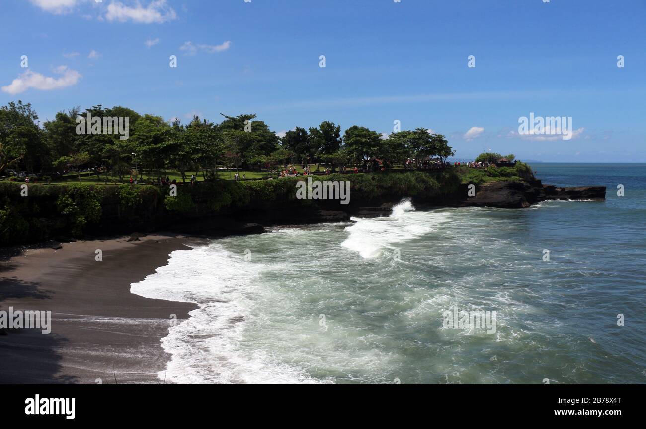 Wellen im Tanah Lot Tempel Stockfoto