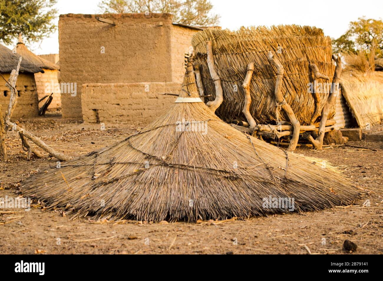 Getreidespeicher in einem ländlichen Gebiet Burkina Fasos Stockfoto