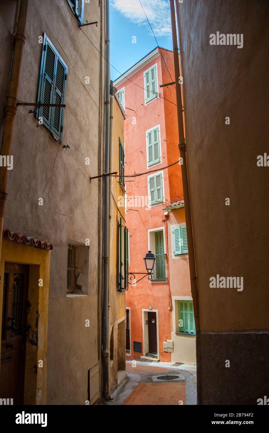 Die typischen Gassen von vieux Menton Stockfoto