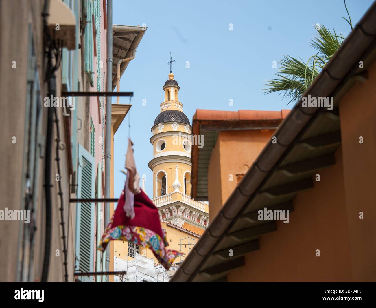 Die typischen Gassen von vieux Menton Stockfoto