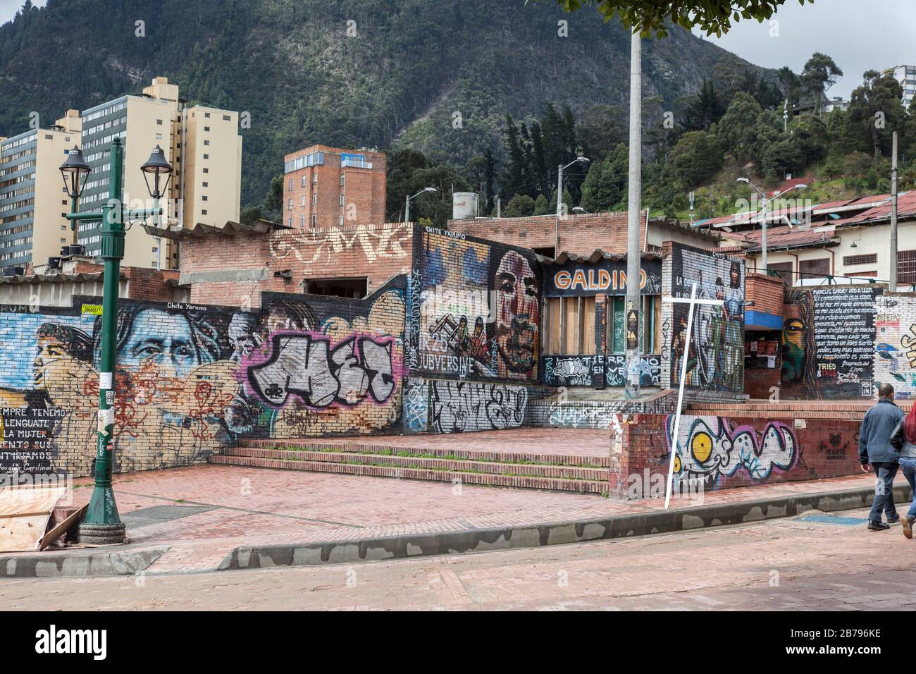 Straßengraffiti in Bogota, Kolumbien, Südamerika Stockfoto Straßengraffiti in Bogota, Kolumbien, Südamerika Stockfoto