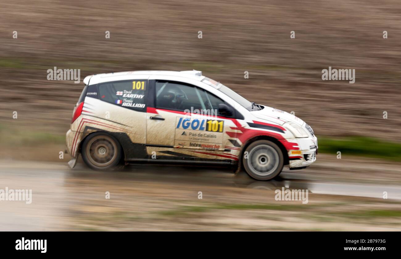 März 2020. Saint Denoeux, Pas de Calais, Frankreich. Rallye du Touquet. Die 60. Rallye du Touquet schlängelt sich durch die französische Landschaft. Die Ra Stockfoto