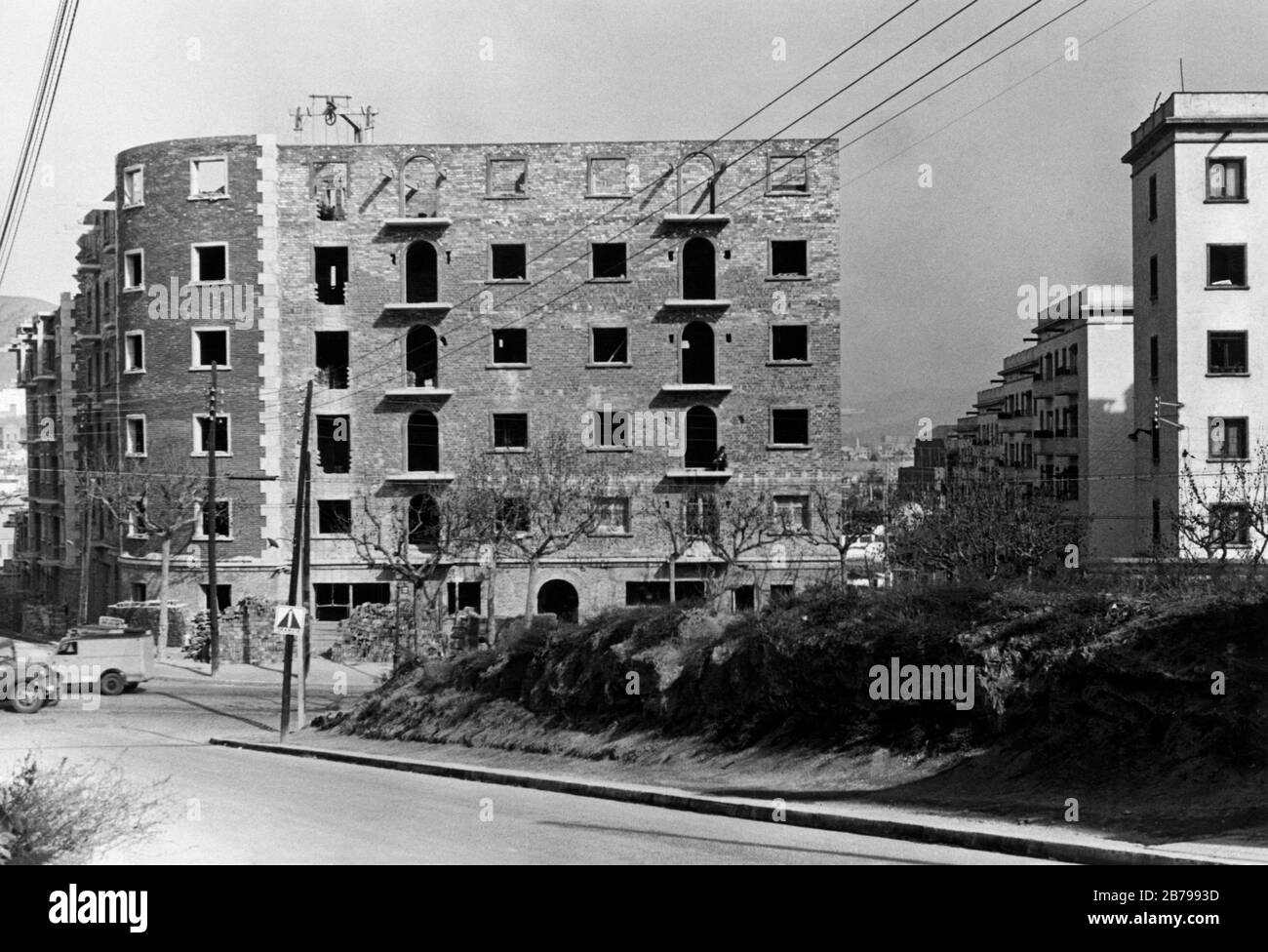 Barcelona. construcción de viviendas sociales en Torre Llobeta por el Ayuntamiento. Enero de 1956. Stockfoto