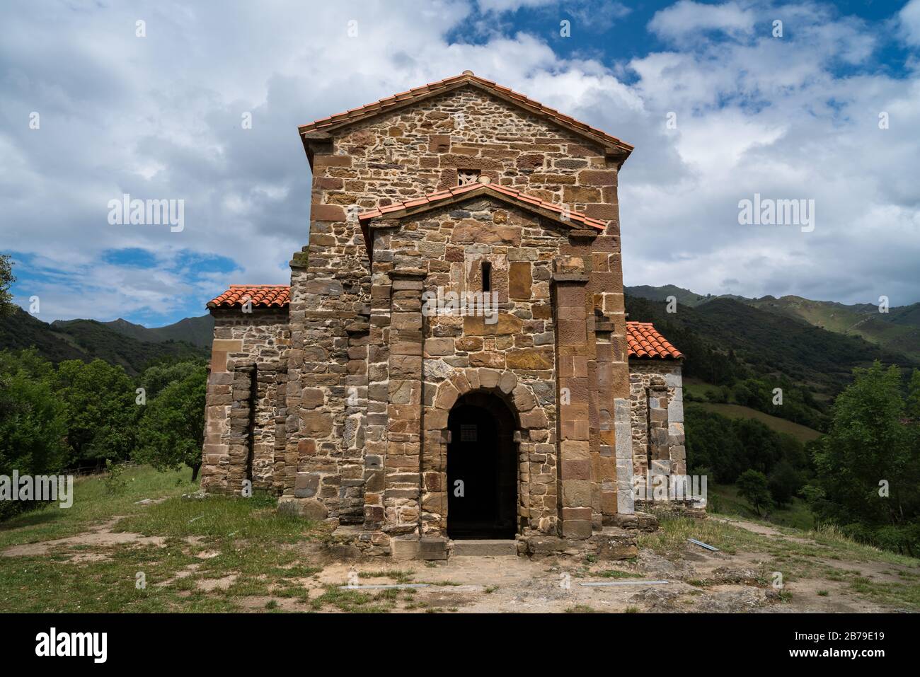 Pre-Romanan-Kirche Santa Cristina de Lena in den Vierzeln von Oviedo, Asturien, Spanien Stockfoto