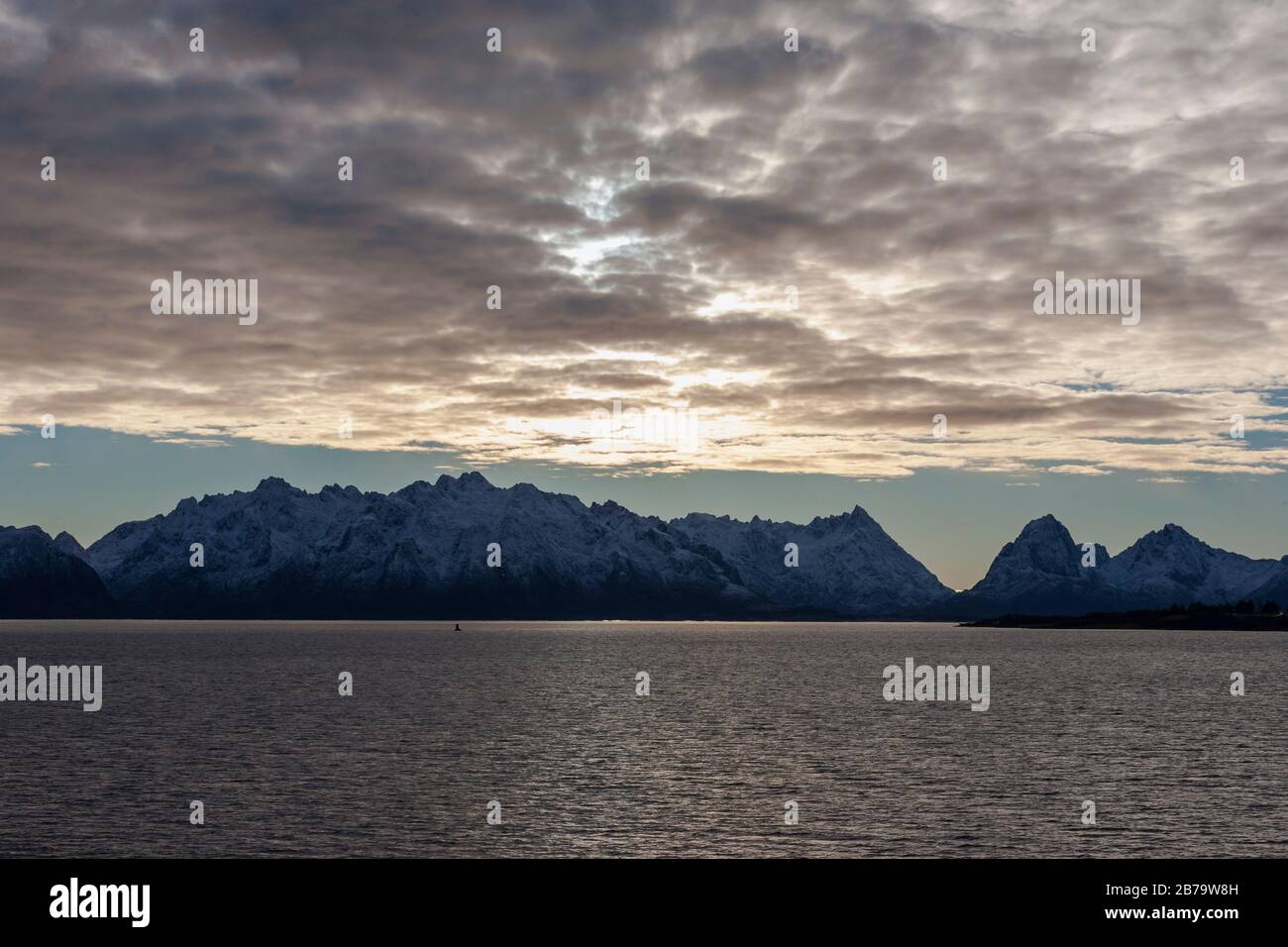 Berge auf der Insel Austvågøya, Vesterålen, Nordnorwegen Stockfoto