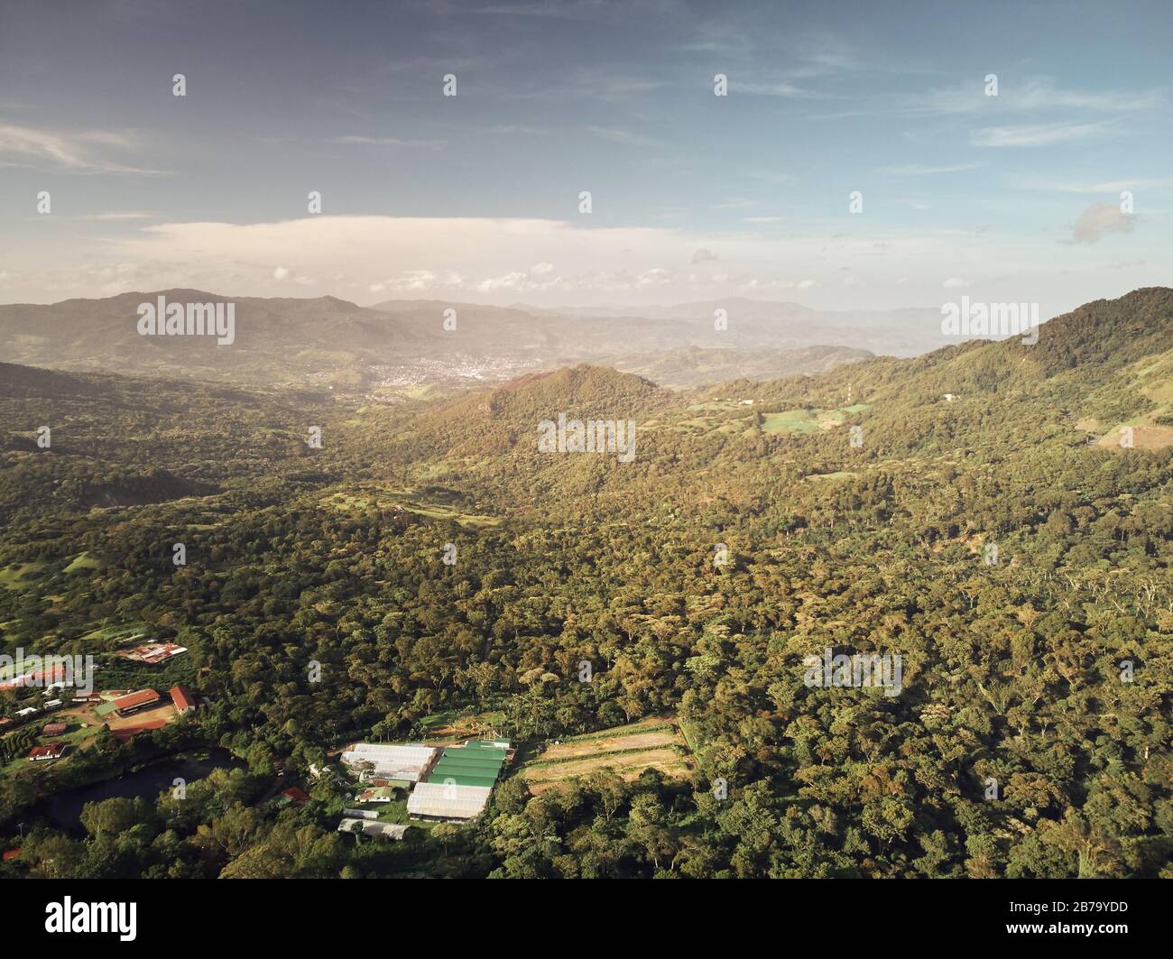 Nicaragua-Naturlandschaft Luftdronblick am sonnigen Tag Stockfoto