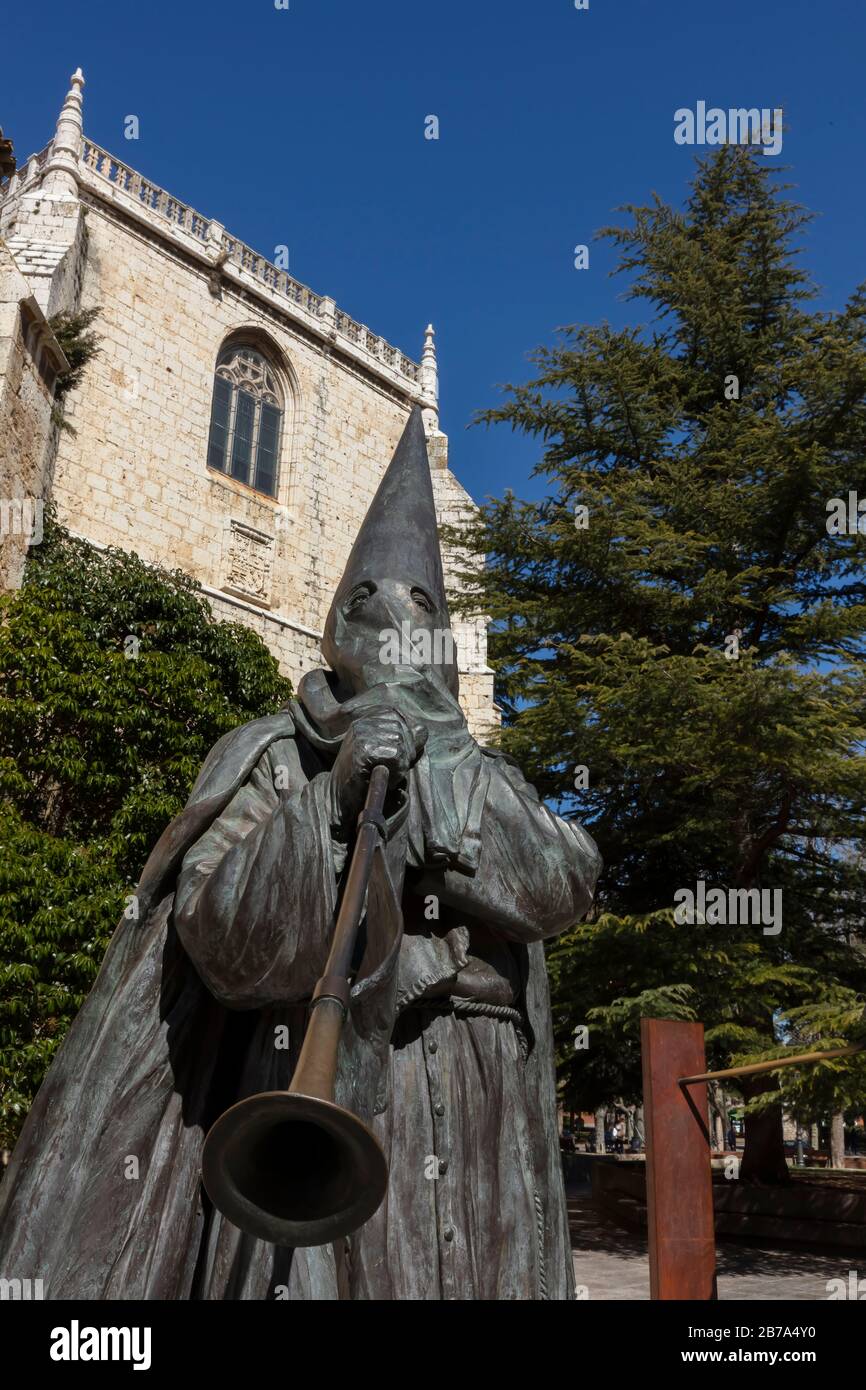 Nazarener in der Fassade der Kirche San Pablo in Palencia, Spanien Stockfoto