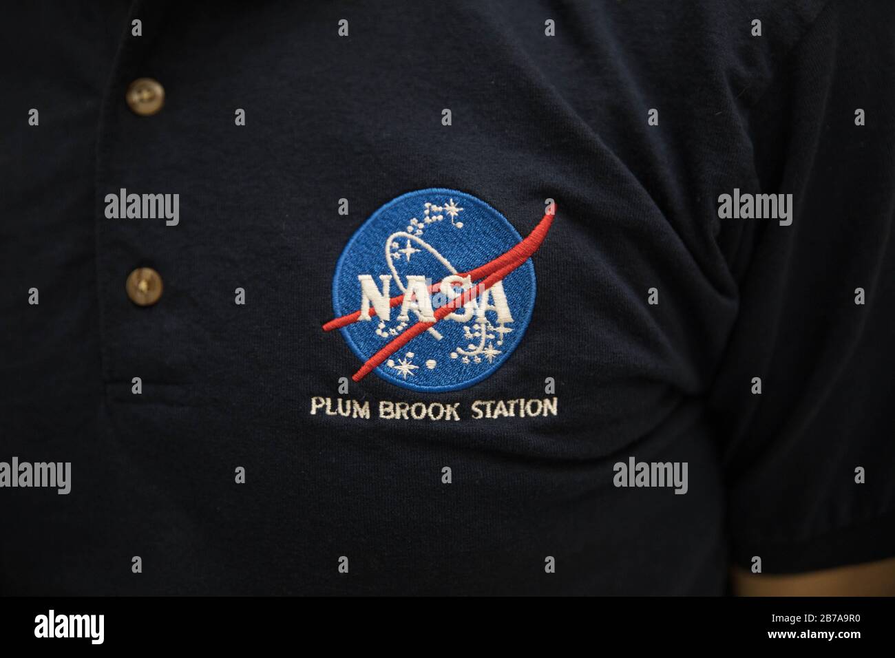 Ein NASA-Patch wird bei der Enthüllungsveranstaltung des Orion Space Craft gesehen. Das Raumschiff ist der erste Schritt in der Artemis Lunar Mission der NASA, die darauf abzielt, die erste Frau und den nächsten Mann bis 2024 auf dem Mond zu landen. Stockfoto