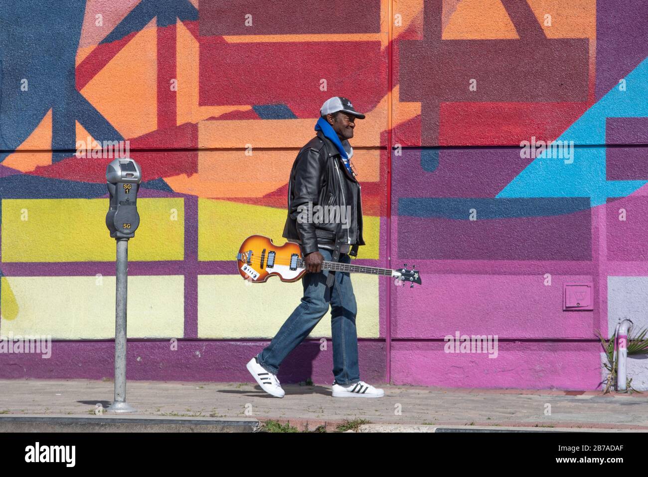 Gitarrist Fußgänger auf Sunset blvd Stockfoto