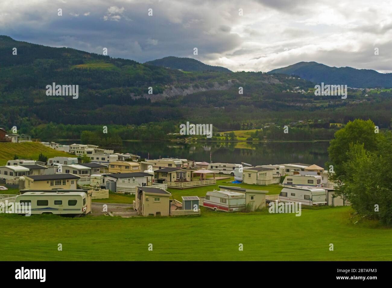 Saue Camping Campingplatz in der Nähe Borstrondi Dorf, Voss Gemeinde, Norwegen,11. August 2019 Stockfoto