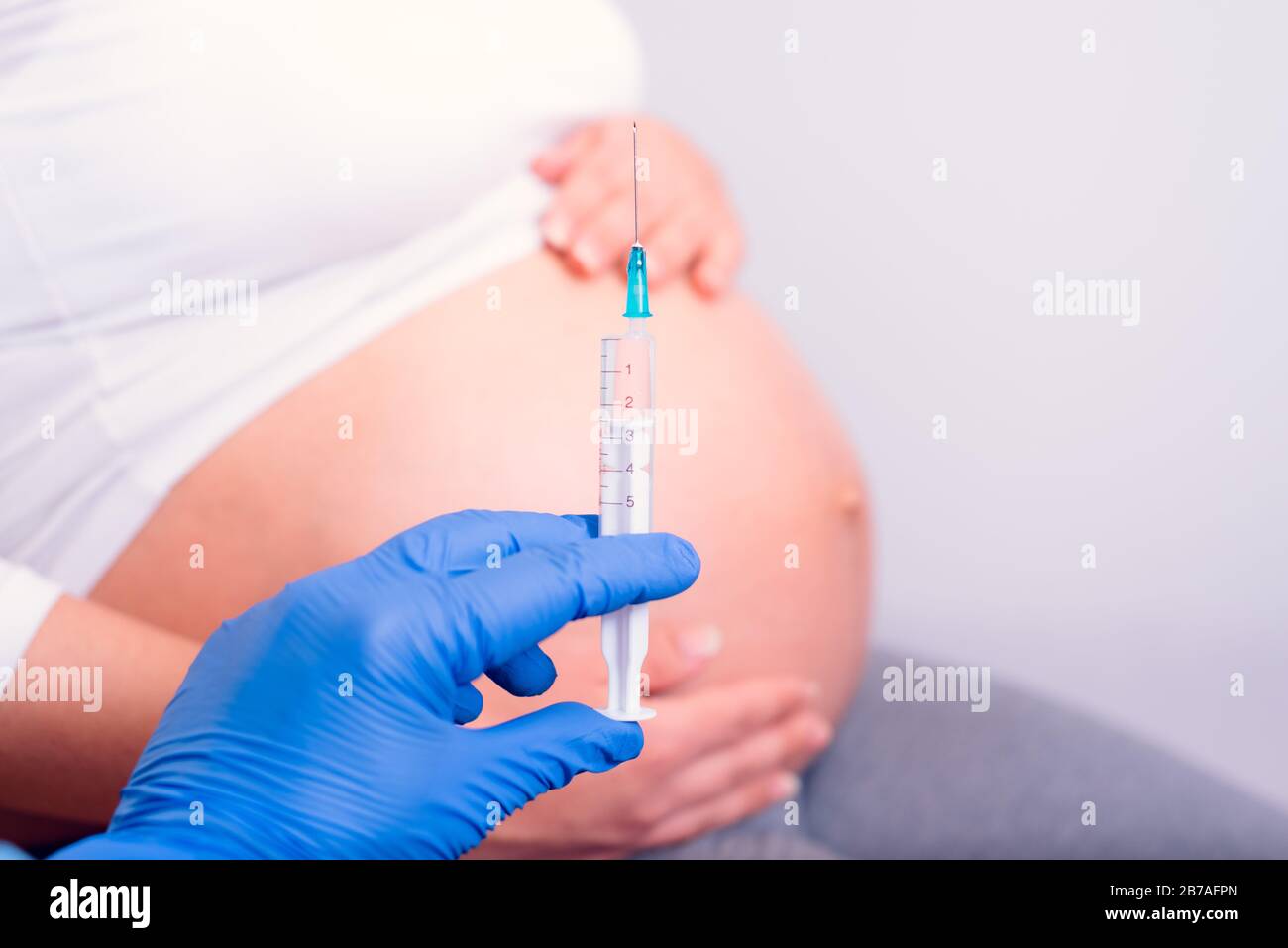 Какой укол делают беременным. Уколы для разжижения крови клексан. Дексаметазон внутримышечно. Уколы в живот для беременных. 4 шприц.