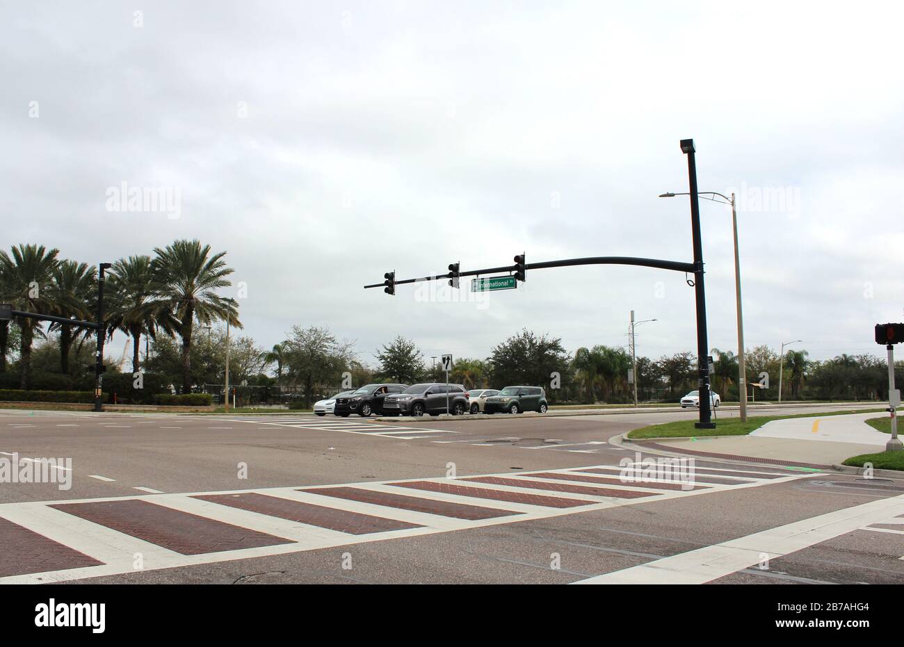 20. Februar 2020 - Orlando, Florida: Das Ende des International Drive, wo es mit Vine von den Premium Outlets überschneidet Stockfoto