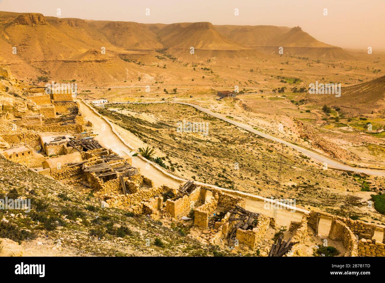 Ruinierte Dorf und verlassene Landschaft. Stockfoto
