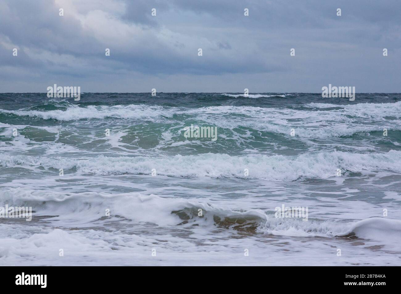 Salisbury Beach State Reservation in Salisbury, Massachusetts, USA an einem sehr bewölkten Tag. Stockfoto