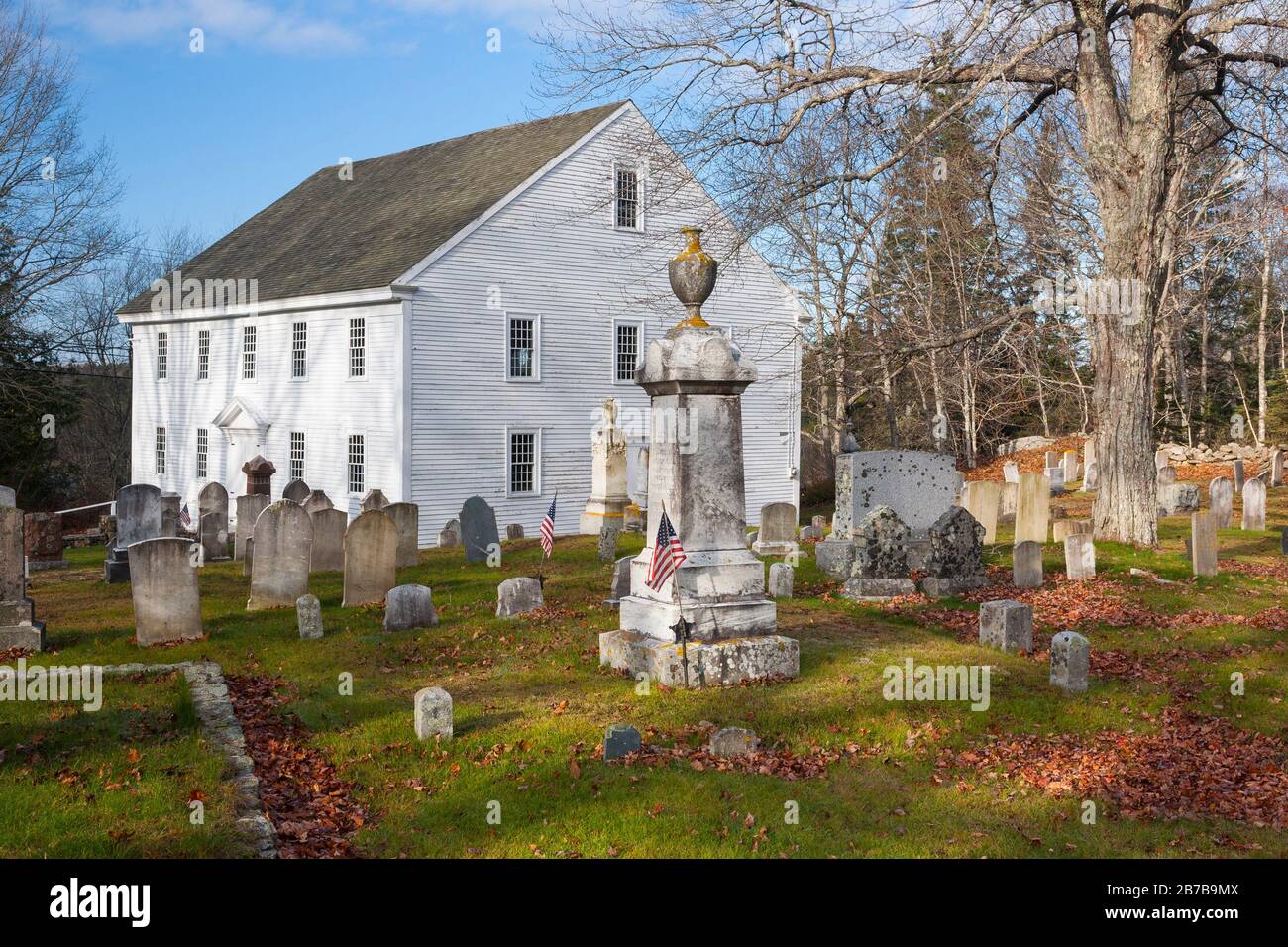 Harrington Meeting House in Bristol, Maine in den Herbstmonaten. Das 1772-1775 erbaute Meetinghouse wurde in das National Register of Historic aufgenommen Stockfoto