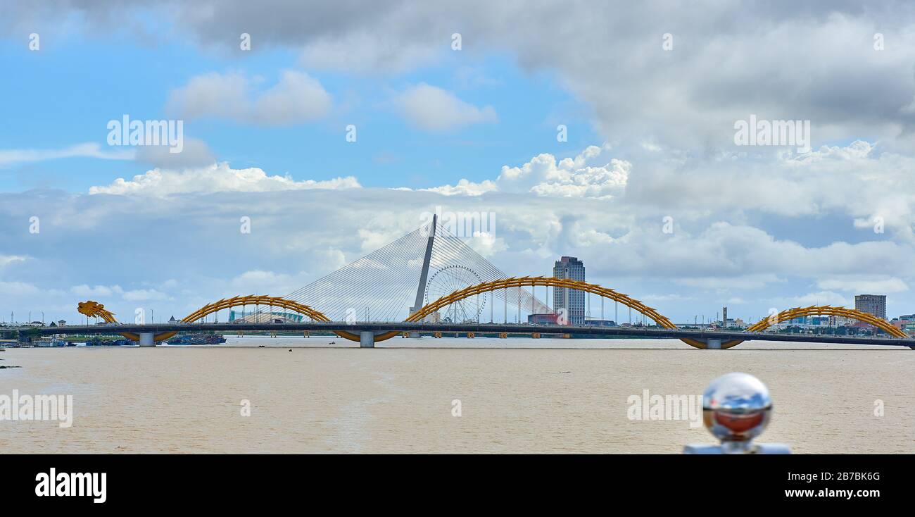 Da Nang, Vietnam: Die Drachenbrücke Stockfoto