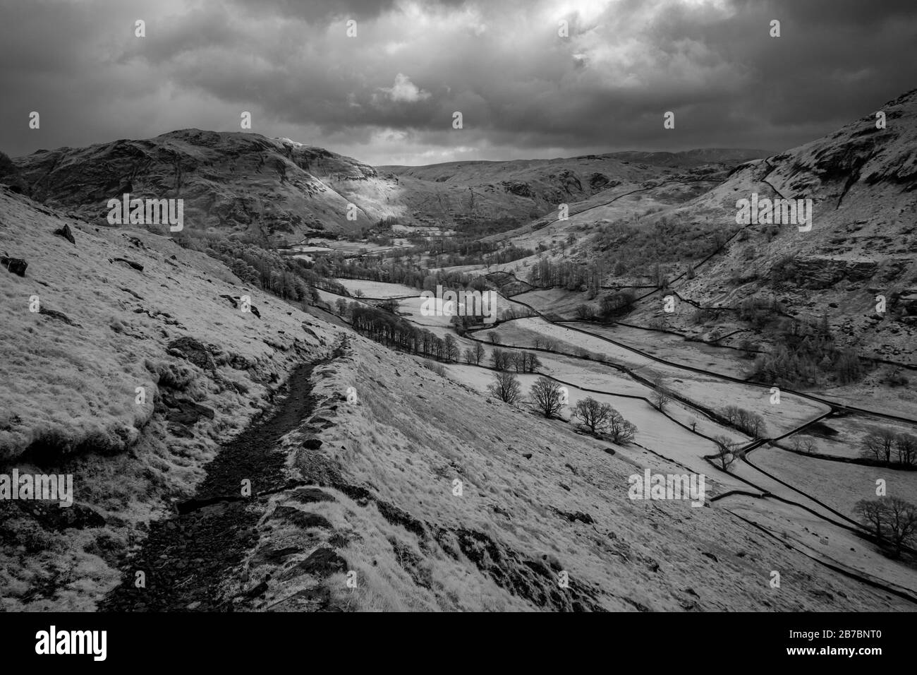 Grisedale, Cumbria, Großbritannien, Schwarz-Weiß-Infrarotbild (720 nm). Stockfoto