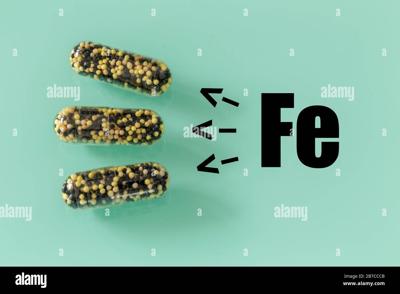eisen-pastillen und der chemische Symbolname "Fe" Stockfoto