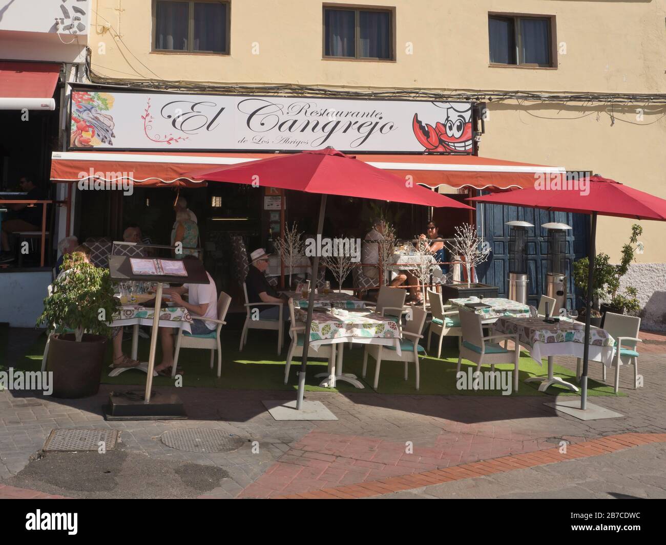 El Cangrejo, eines von mehreren Fischrestaurants im Fischerhafen von Los Abridges auf Teneras, Kanarische Inseln Spanien ist ein beliebter Halt bei einer Besichtigungstour Stockfoto