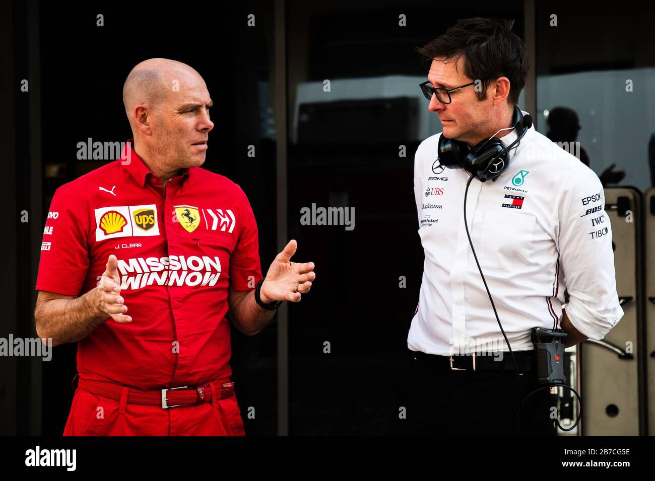 VAE/Abu Dhabi - 12/03/2019 - Jock Clear (GBR, Senior Performance Engineer, Ferrari), Andrew Shovlin (GBR, Trackside Engineering Director, Mercedes) Stockfoto