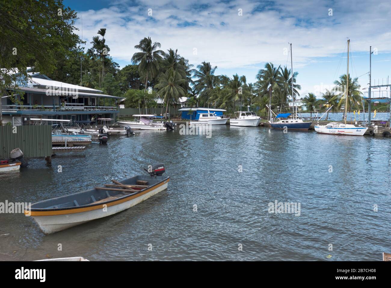 dh MADANG PAPUA NEW GUINEA Boote und Yachten im Yacht-Club-Hafen Stockfoto