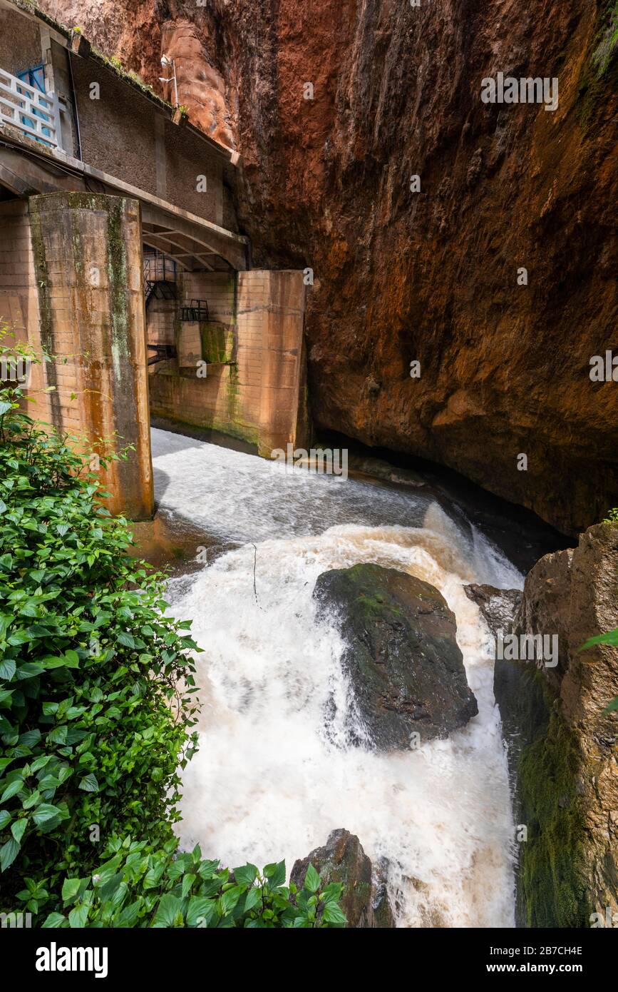 Erschreckende Schlucht, Jīnghún Xiá, in der Jiuxiang-Schlucht und am Caves National Geopark in Jiuxiang Yi und Hui Ethnic Autonomous Township, Kunming, Yunnan, China. Stockfoto