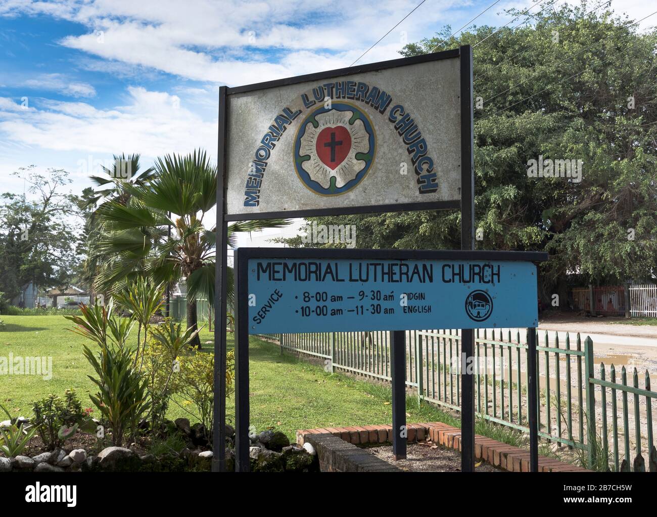 dh Memorial Lutherische Kirche MADANG PAPUA-NEUGUINEA Englisch Pidgin Service Kirchen sign language png Stockfoto