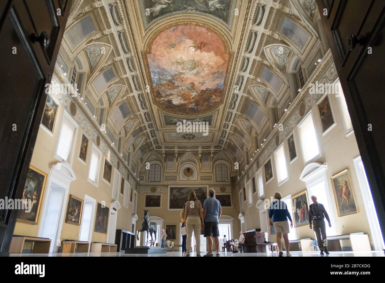Blick auf die Decke im Saal der Sonnenuhr im Archäologischen Nationalmuseum in Neapel, Italien. Stockfoto