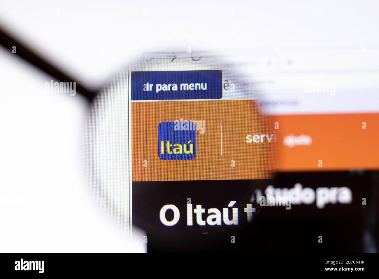 Los Angeles, Kalifornien, USA - 15. März 2020: Itau Unibanco Holding Icon auf der Webseite. Das Itau.com.br Logo ist auf dem Bildschirm zu sehen und illustriert Stockfoto